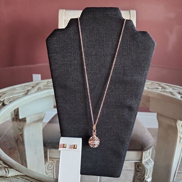 Necklace  - Picture 1 of 4